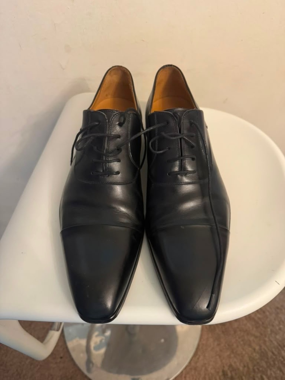 Magnanni Black Leather Cap-Toe Derby Shoes